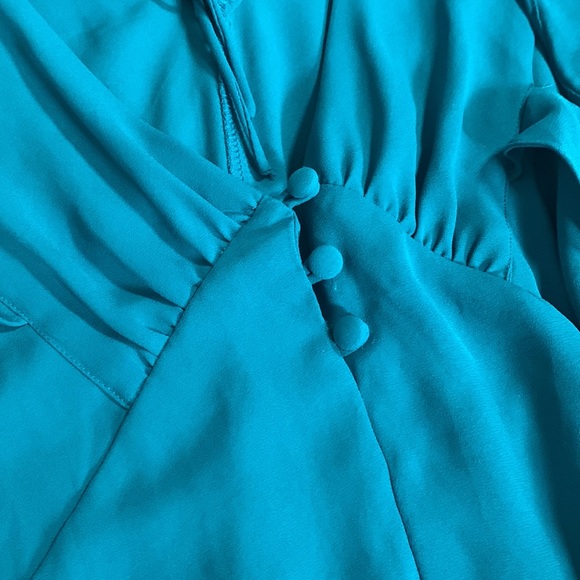 Sleeveless Express ruffle blouse - Picture 3 of 4